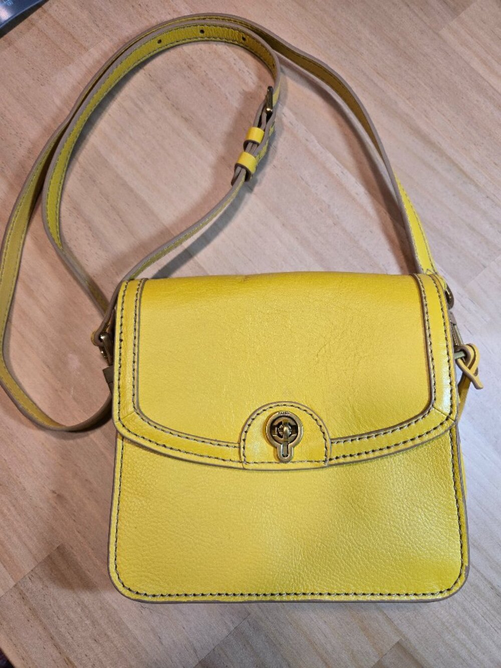 Fossil Ainsley leather crossbody purse - yellow